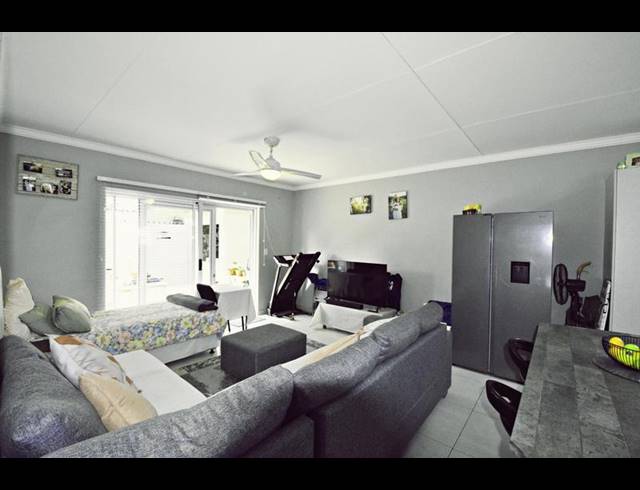2 BEDROOM TOWNHOUSE FOR SALE IN OUDTSHOORN CENTRAL